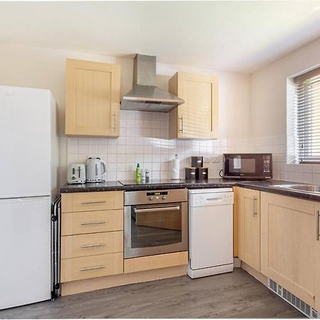 Lovely 2Bed Apt In Redditch, Free Wi-Fi & Parking Eksteriør billede