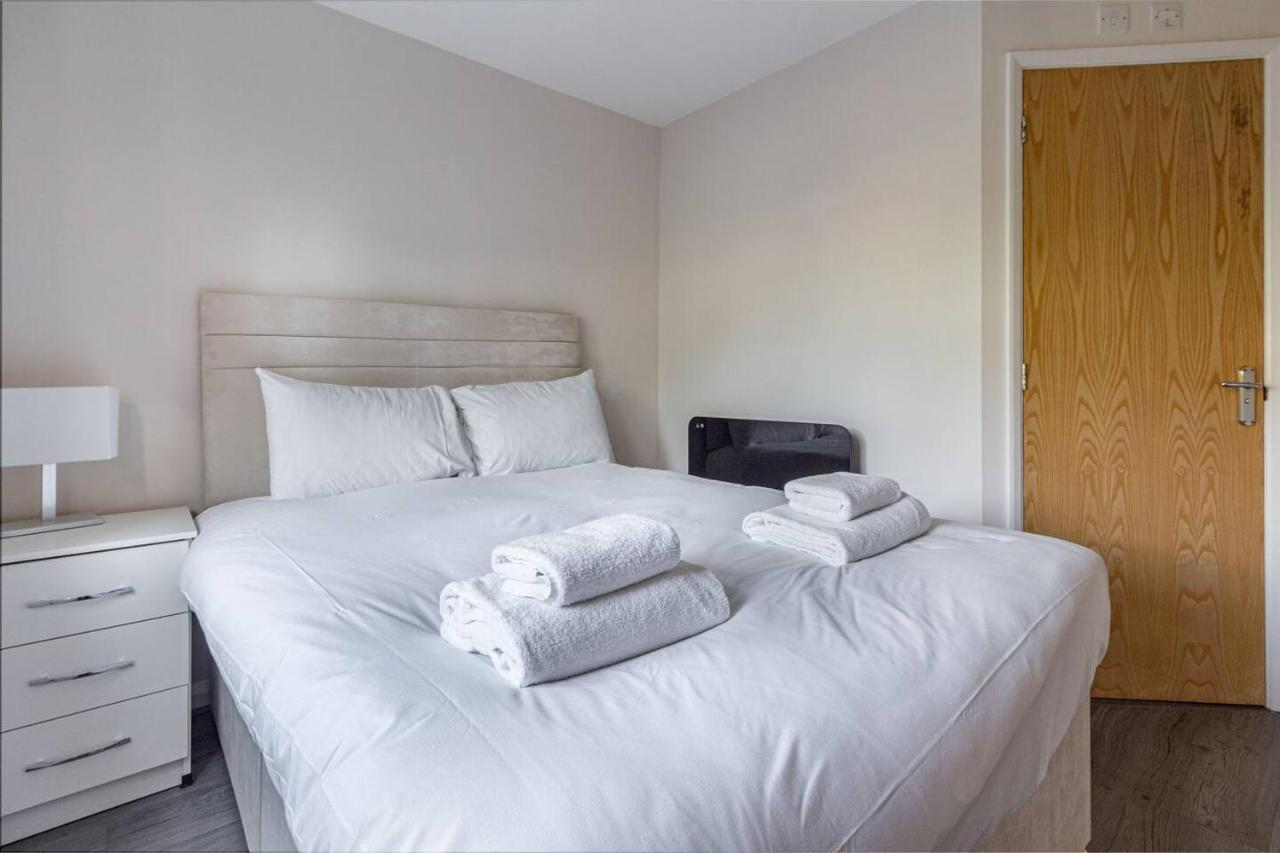 Lovely 2Bed Apt In Redditch, Free Wi-Fi & Parking Eksteriør billede