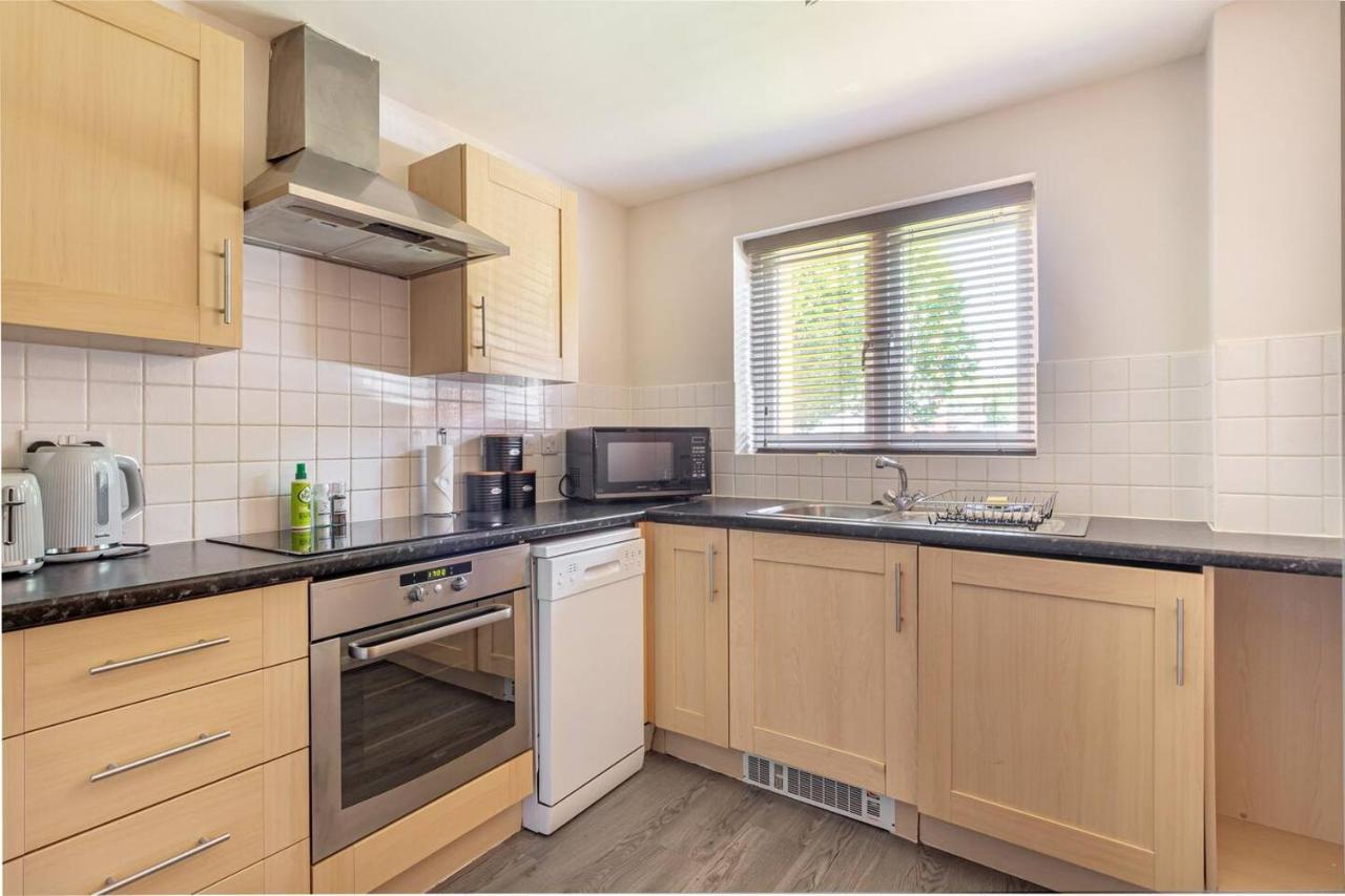 Lovely 2Bed Apt In Redditch, Free Wi-Fi & Parking Eksteriør billede