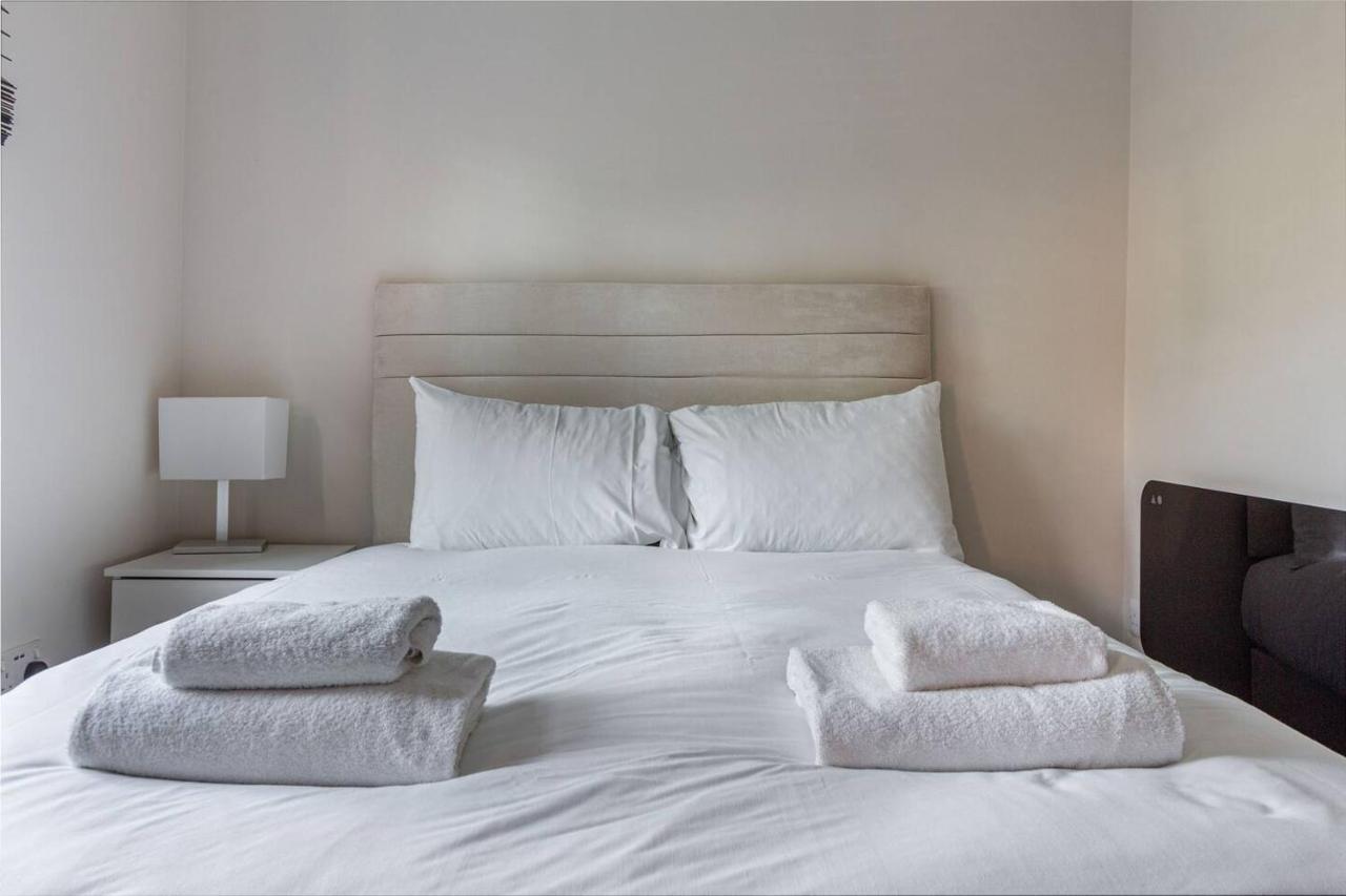Lovely 2Bed Apt In Redditch, Free Wi-Fi & Parking Eksteriør billede