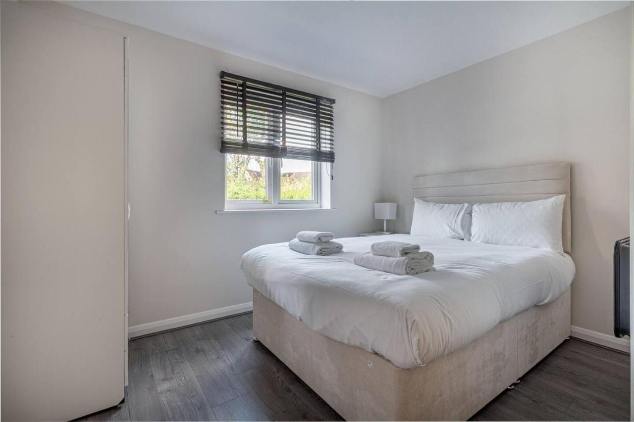 Lovely 2Bed Apt In Redditch, Free Wi-Fi & Parking Eksteriør billede