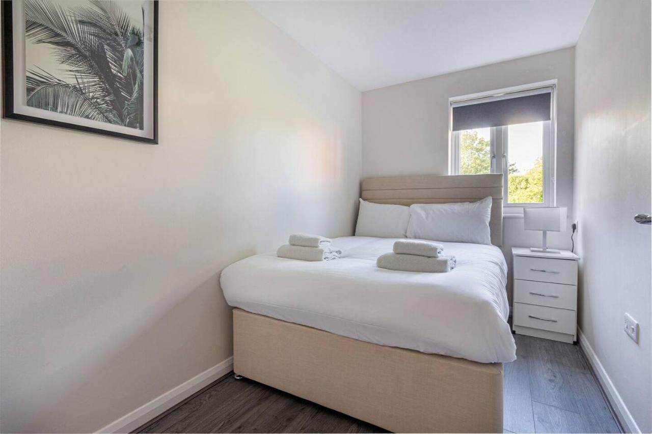 Lovely 2Bed Apt In Redditch, Free Wi-Fi & Parking Eksteriør billede