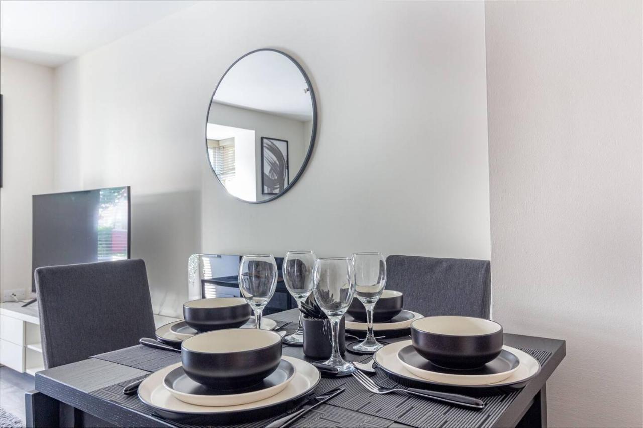 Lovely 2Bed Apt In Redditch, Free Wi-Fi & Parking Eksteriør billede