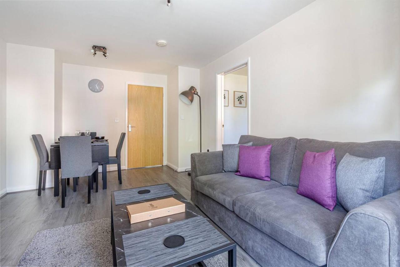 Lovely 2Bed Apt In Redditch, Free Wi-Fi & Parking Eksteriør billede