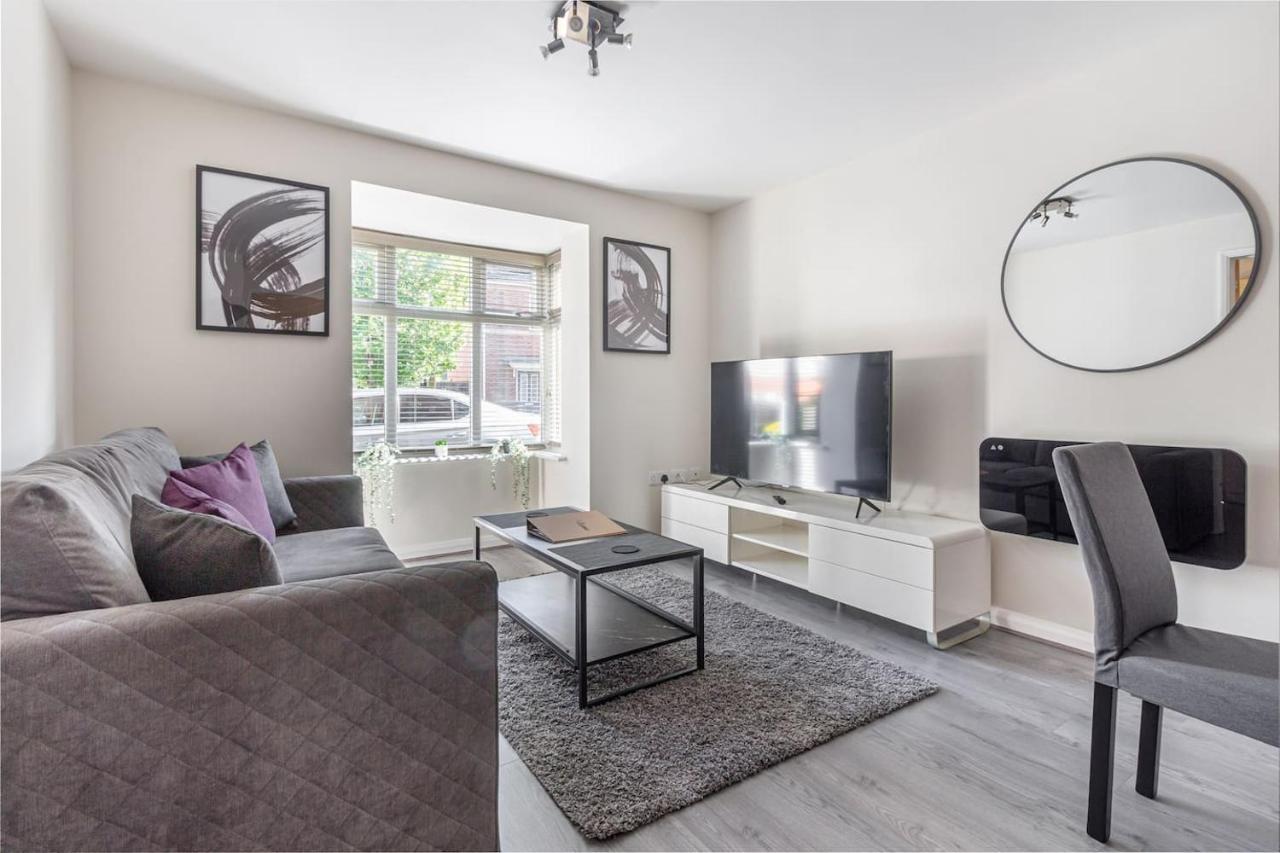 Lovely 2Bed Apt In Redditch, Free Wi-Fi & Parking Eksteriør billede