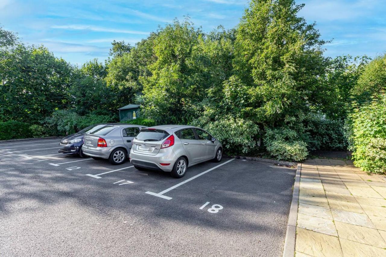Lovely 2Bed Apt In Redditch, Free Wi-Fi & Parking Eksteriør billede