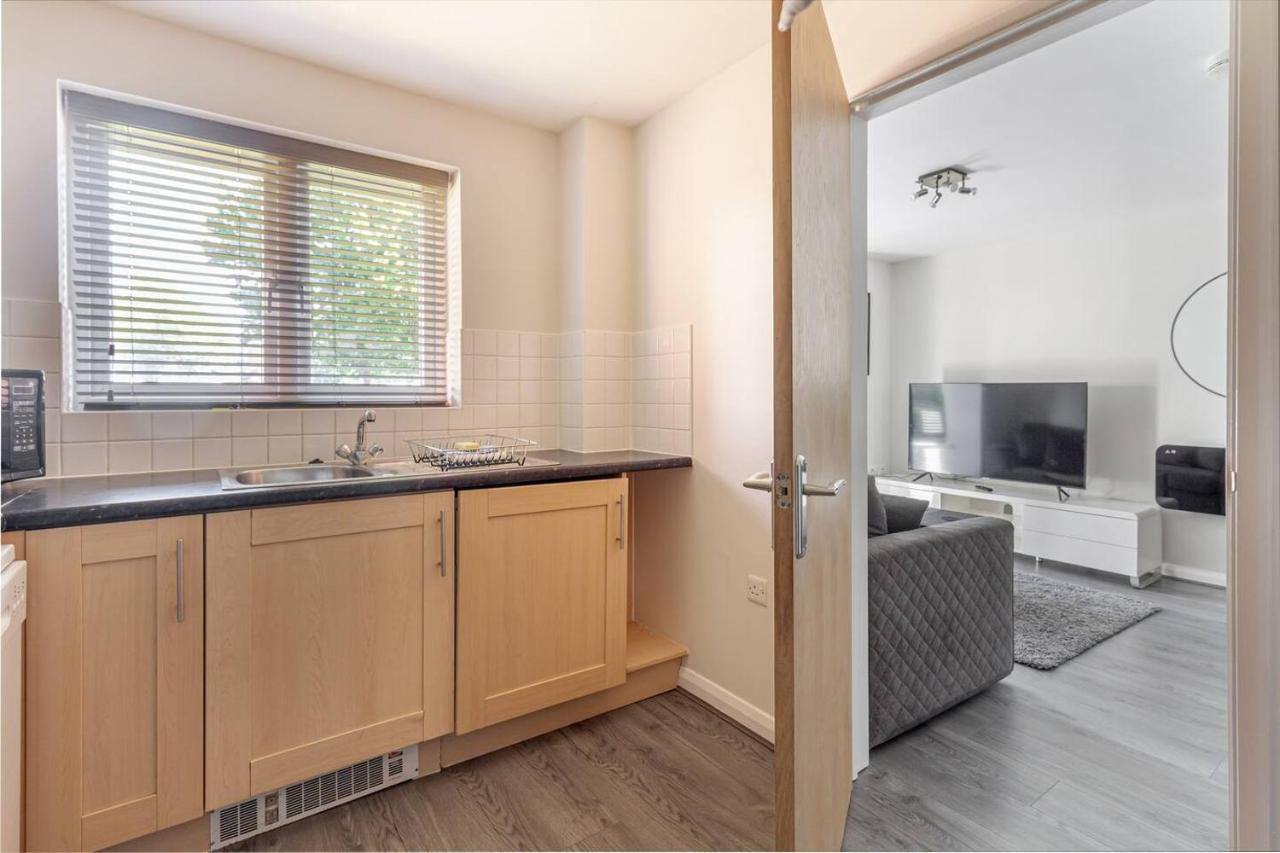 Lovely 2Bed Apt In Redditch, Free Wi-Fi & Parking Eksteriør billede