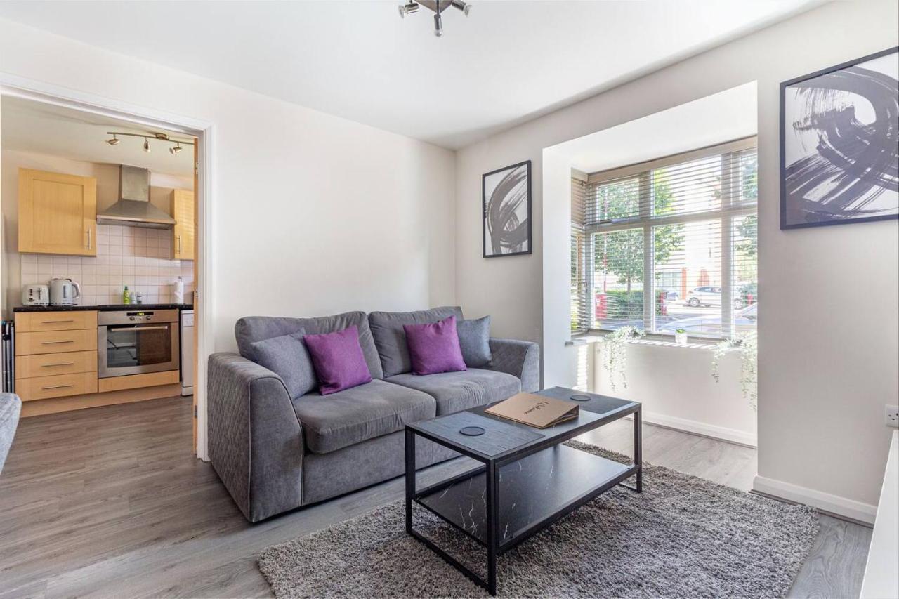 Lovely 2Bed Apt In Redditch, Free Wi-Fi & Parking Eksteriør billede