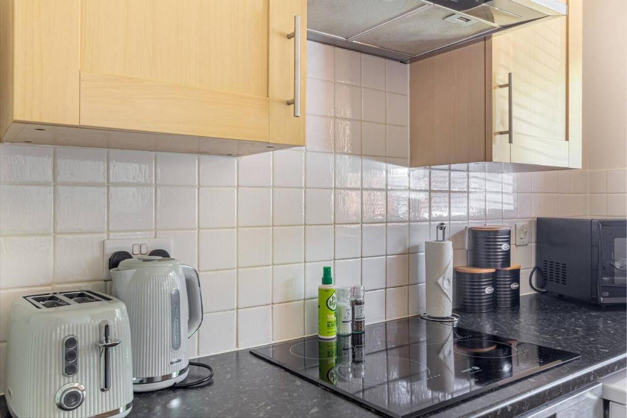 Lovely 2Bed Apt In Redditch, Free Wi-Fi & Parking Eksteriør billede