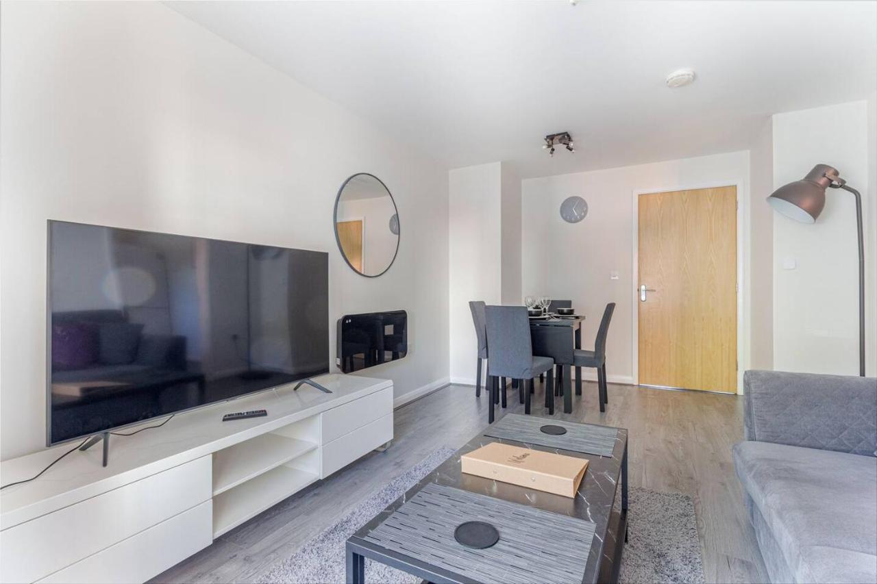 Lovely 2Bed Apt In Redditch, Free Wi-Fi & Parking Eksteriør billede