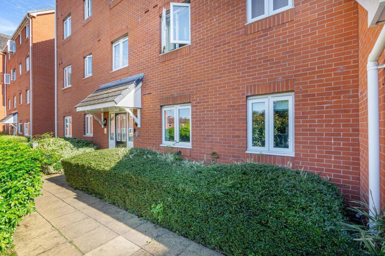 Lovely 2Bed Apt In Redditch, Free Wi-Fi & Parking Eksteriør billede